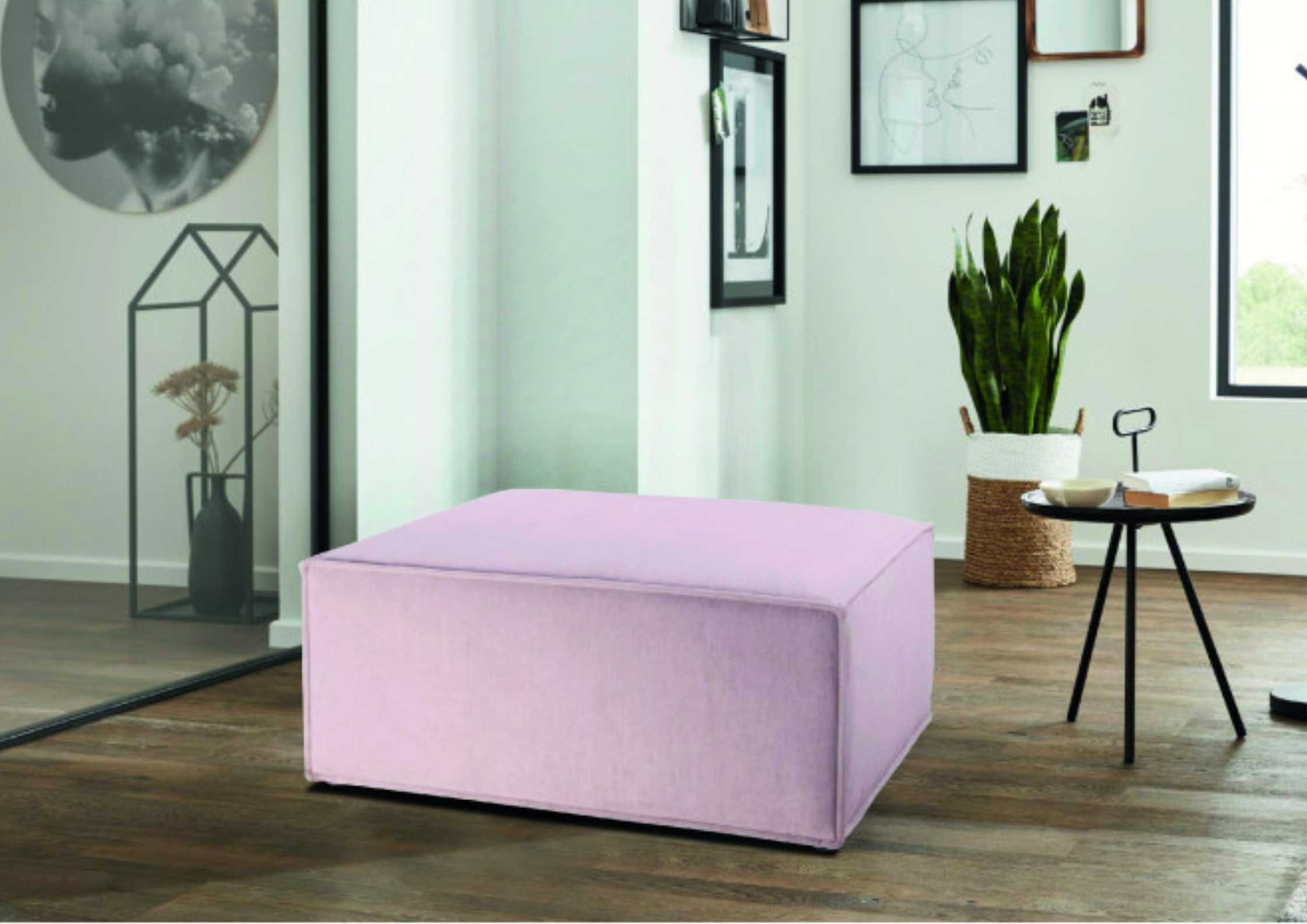 Różowa pufa z przeszyciami